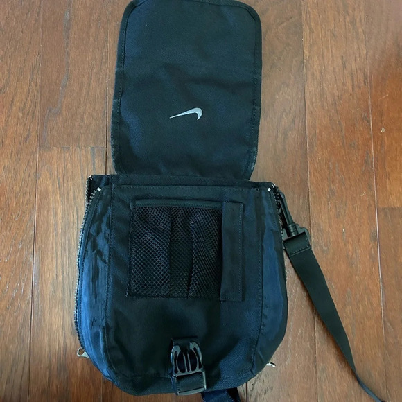 Vintage Nike 2003 2 in 1 reversible crossbody bag excellent condition black/grey - Picture 7 of 14